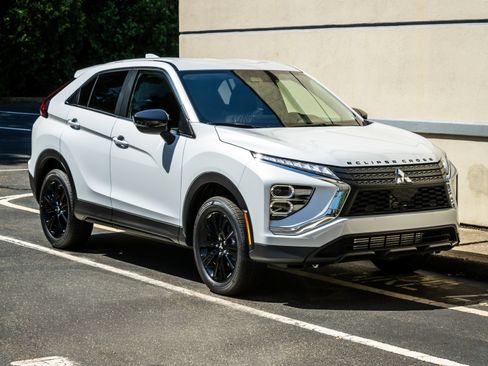 New 2026 Mitsubishi Eclipse Cross LE AWD/4WD image 10