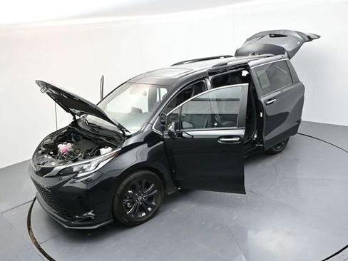 Used 2023 Toyota Sienna XSE image 52