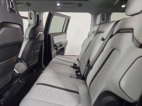 Used 2023 Rivian R1S Adventure image 21