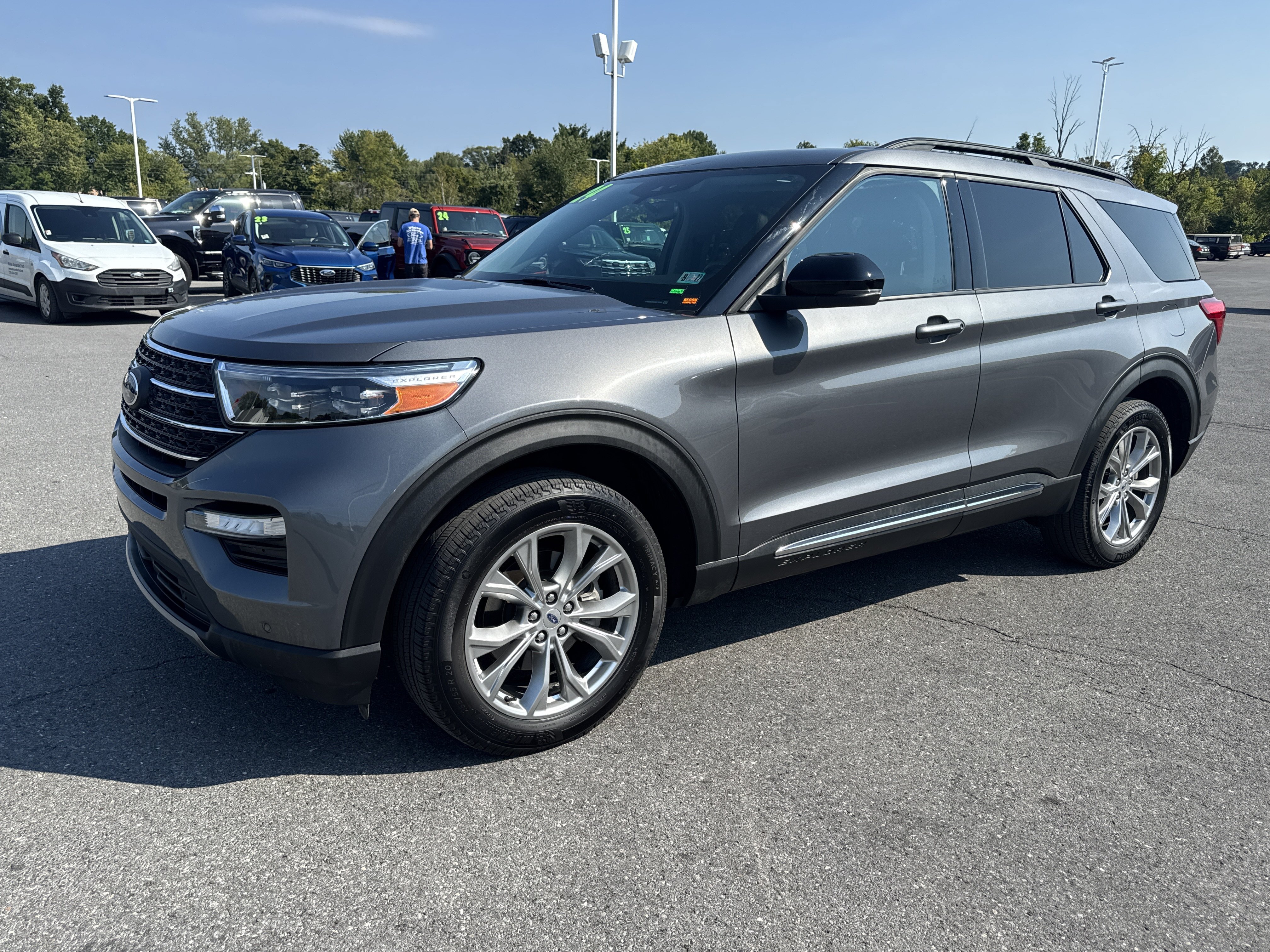 Used 2024 Ford Explorer XLT w/ Equipment Group 202A AWD/4WD image 8