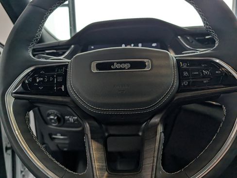 Used 2023 Jeep Grand Cherokee L Overland image 21