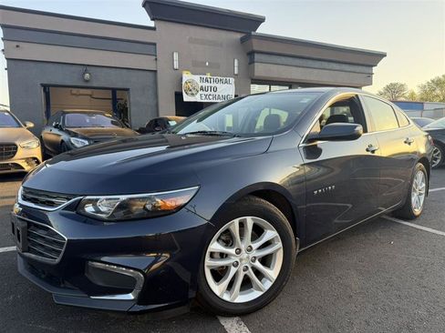 Used 2018 Chevrolet Malibu LT FWD image 1