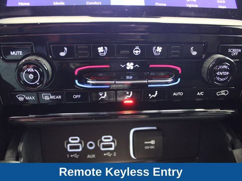 Used 2025 Jeep Grand Cherokee Summit w/ Adv Protech Group IV AWD/4WD image 9