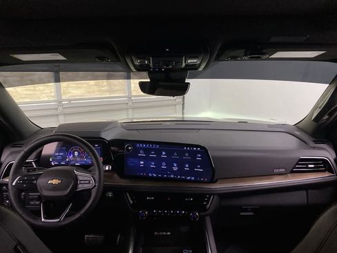 Used 2025 Chevrolet Tahoe High Country image 13