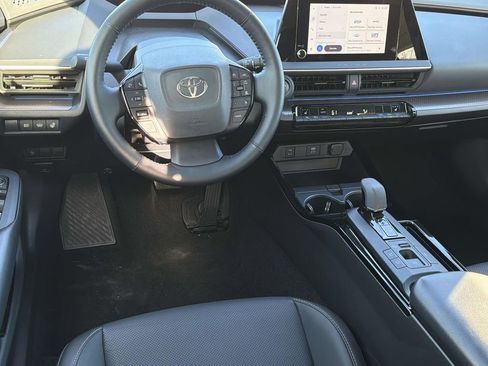 Used 2025 Toyota Prius XLE image 10