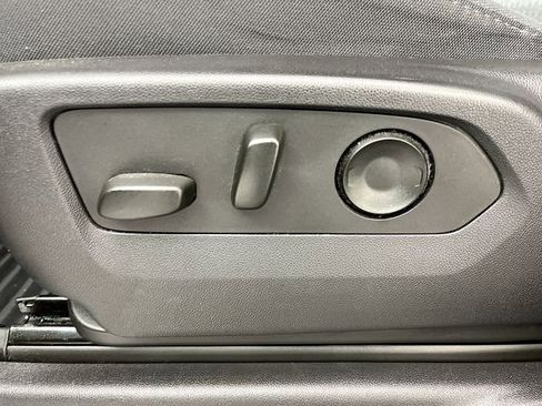 Used 2023 Chevrolet Silverado 1500 LT image 16