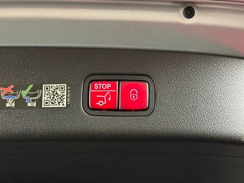 Used 2025 Mercedes-Benz GLC 300 4MATIC image 15