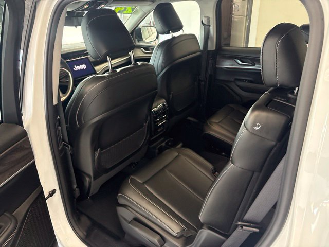 Used 2024 Jeep Grand Cherokee L Limited w/ Black Appearance Package AWD/4WD image 19
