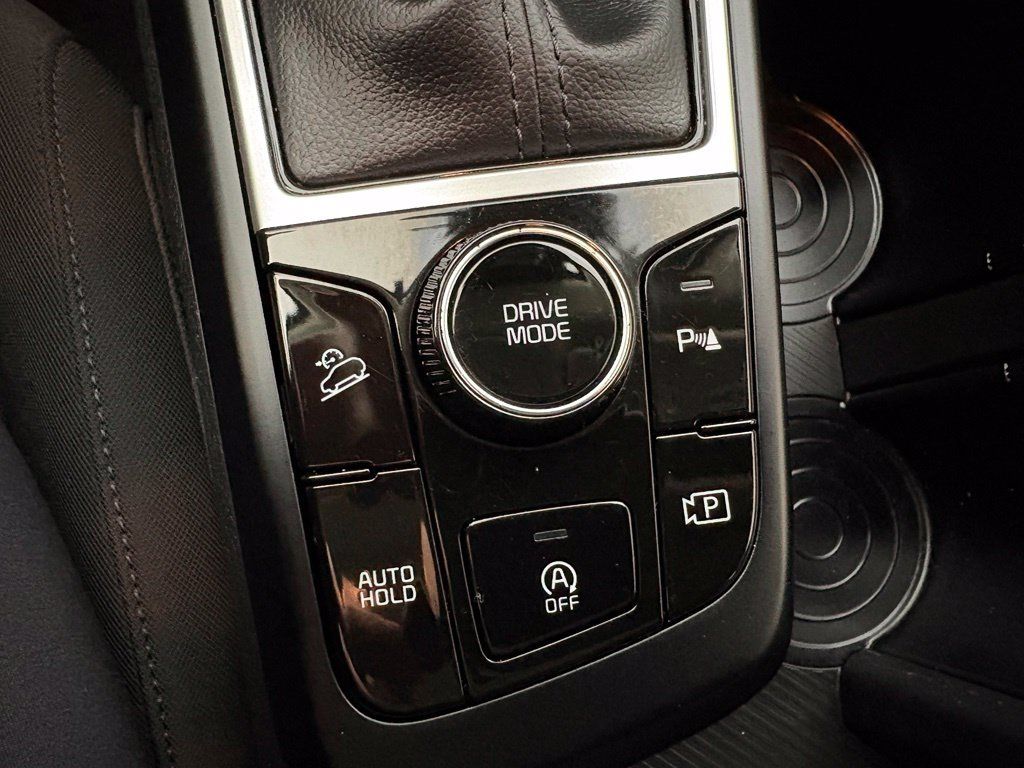Used 2025 Kia Sportage LX FWD image 19