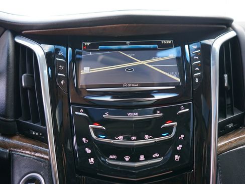 Used 2016 Cadillac Escalade Luxury image 28