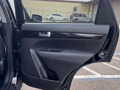 Used 2014 Kia Sorento LX image 14