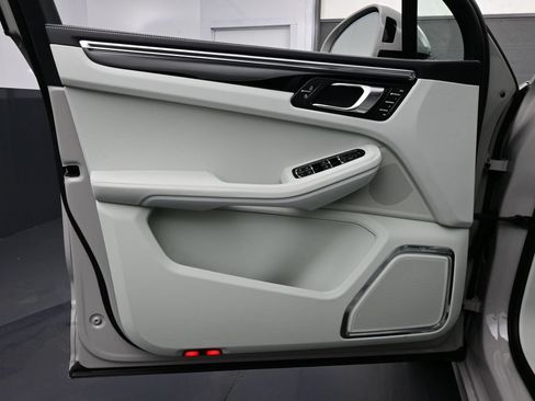Certified 2026 Porsche Macan GTS AWD/4WD image 7