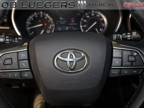 Used 2021 Toyota Highlander XSE AWD/4WD image 26