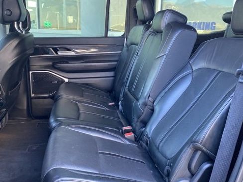 Used 2022 Jeep Wagoneer Series II image 12