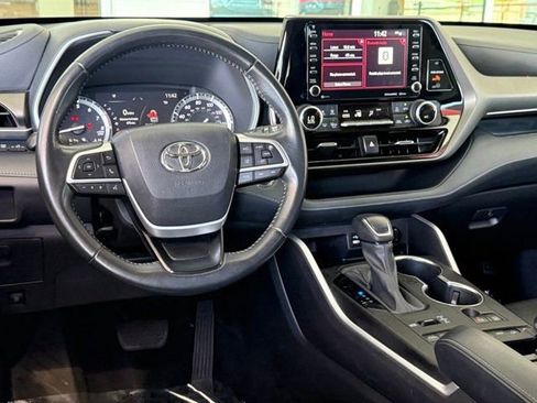 Certified 2022 Toyota Highlander XLE image 34