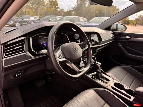 Used 2024 Volkswagen Jetta SE image 11