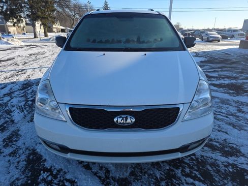 Used 2014 Kia Sedona LX image 2