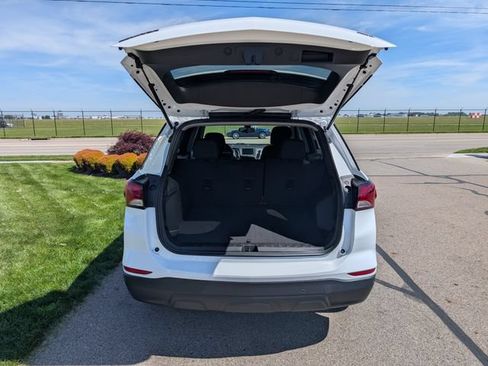 Used 2024 Chevrolet Equinox LS w/ LS Convenience Package AWD/4WD image 8