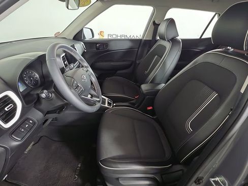 Used 2022 Hyundai Venue Limited image 19