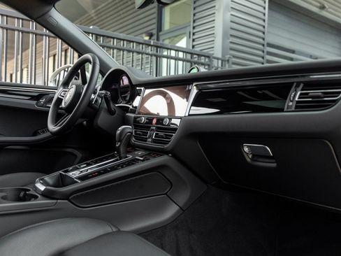 Certified 2026 Porsche Macan AWD/4WD image 45