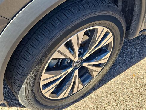 Used 2023 Nissan Rogue SV image 20