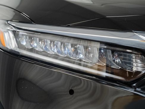 Used 2019 Honda Accord Touring image 11