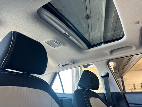 Certified 2025 Hyundai Venue SEL FWD image 17