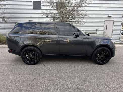 Certified 2025 Land Rover Range Rover SE image 5