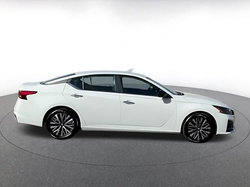 Used 2025 Nissan Altima 2.5 SV image 10