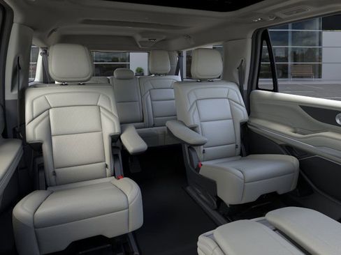 New 2026 Lincoln Navigator L Reserve image 11