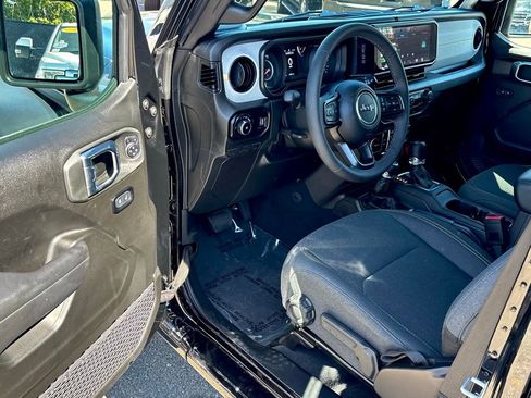 Used 2025 Jeep Wrangler Sport S image 10