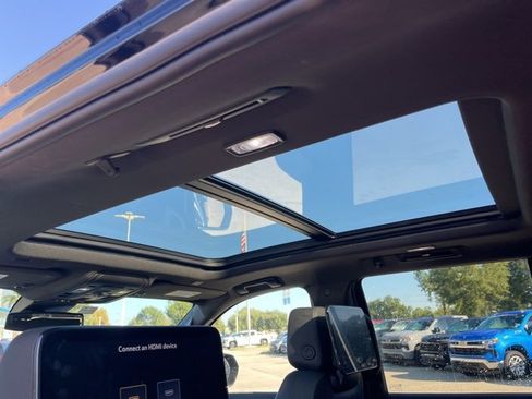 Used 2023 Chevrolet Tahoe Z71 w/ Z71 Off-Road Package image 35