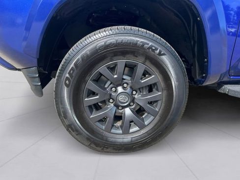 Used 2023 Toyota Tacoma SR5 AWD/4WD image 9