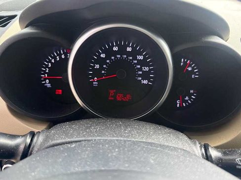 Used 2013 Kia Soul ! w/ Premium Pkg FWD image 4