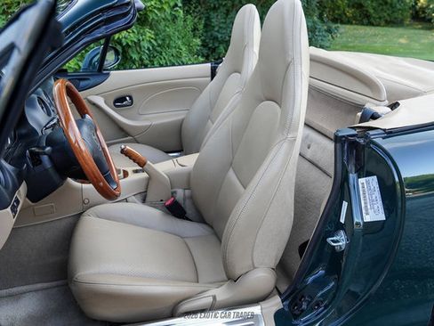 Used 2001 MAZDA MX-5 Miata RWD image 29
