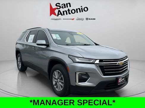 Used 2023 Chevrolet Traverse LT FWD image 2