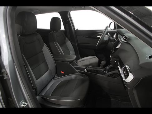 Certified 2023 Chevrolet TrailBlazer LT w/ Convenience Package FWD image 16