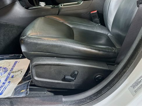 Used 2016 Chrysler 300 Limited image 18