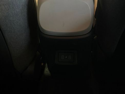 Used 2025 Hyundai Elantra Limited image 31