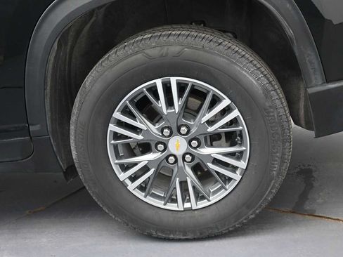 Used 2024 Chevrolet Traverse LT w/ Trailering Package AWD/4WD image 5