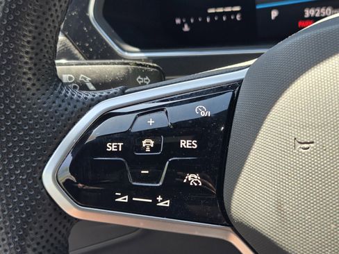 Used 2022 Volkswagen Tiguan SE R-Line image 24