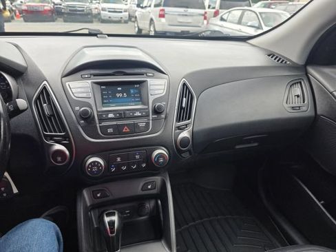 Used 2015 Hyundai Tucson SE AWD/4WD image 16