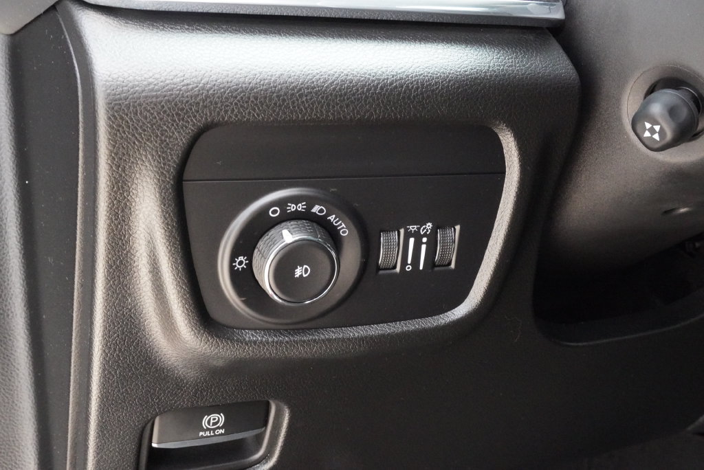 Used 2024 Jeep Grand Cherokee L Overland w/ Advanced Protech Group III AWD/4WD image 27
