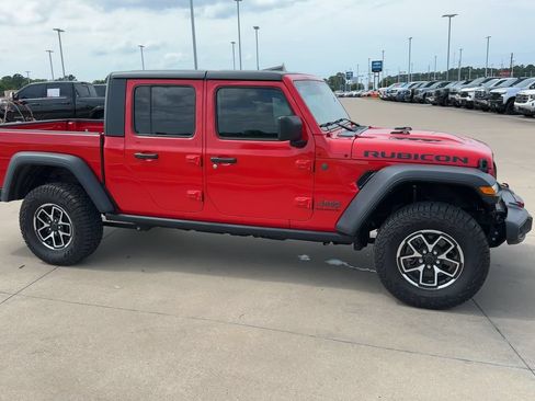 Used 2024 Jeep Gladiator Rubicon w/ Safety Group AWD/4WD image 9