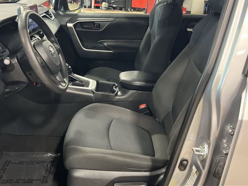 Used 2023 Toyota RAV4 LE FWD image 13