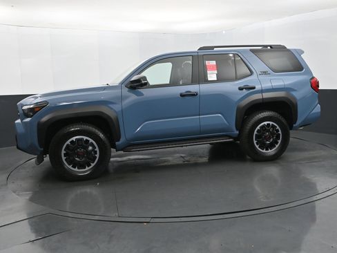 Used 2025 Toyota 4Runner TRD Off-Road Premium AWD/4WD image 2