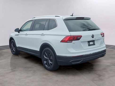 Used 2022 Volkswagen Tiguan SE w/ Panoramic Sunroof Package image 5