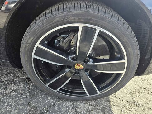 Used 2021 Porsche Cayenne Turbo S image 9