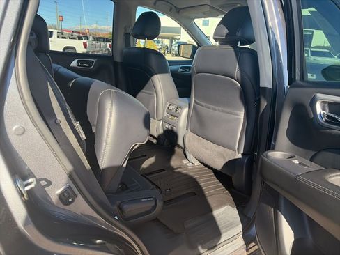 Used 2019 Nissan Pathfinder SL image 15
