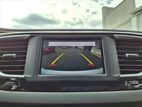 Used 2022 Chrysler Voyager LX image 24